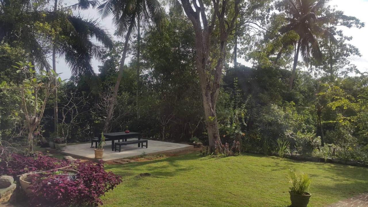 Bed and Breakfast Templeberg Walahanduwa Esterno foto